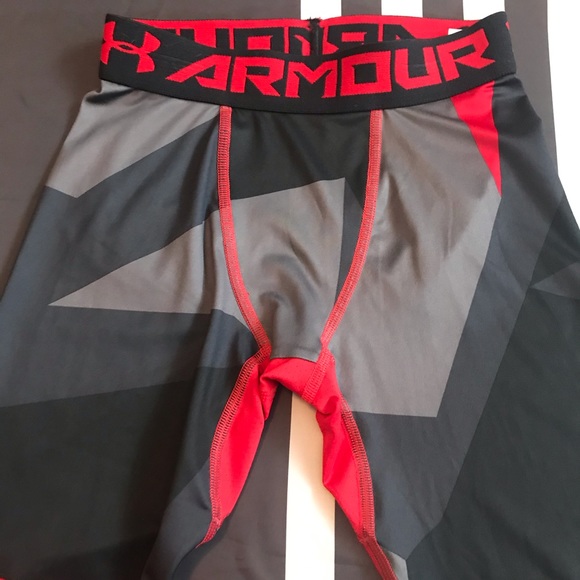 Under Armour Youth Sz Small Fitted Heat Gear 15 inch inseam Tights Red/Black - Picture 7 of 8